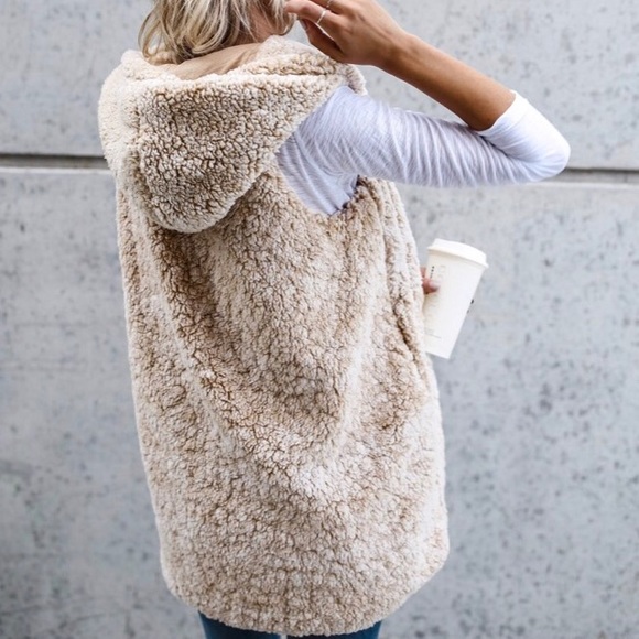 Last 1! 🌟Two-tone Beige Sherpa Vest - Picture 3 of 7